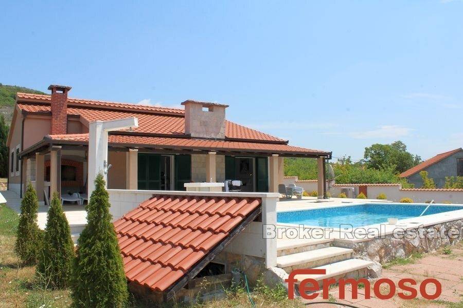 2026-68-017-2026-68-modern-villa-with-pool-near-Split