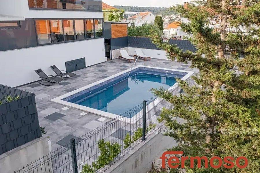 2031-99-019-2031-99-Ciovo-apartment-with-pool-for-sale