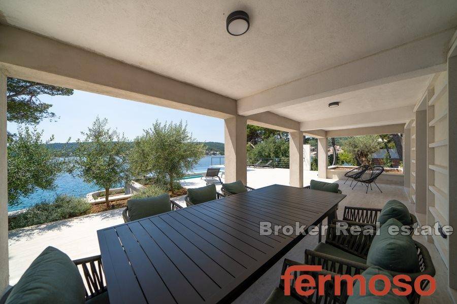 2013-68-07-2013-68-Brac-villa-first-row-for-sale