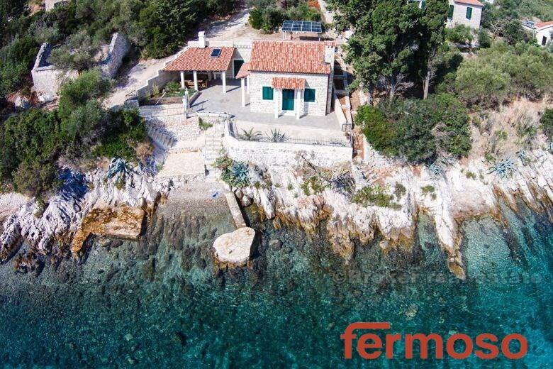4575-30-02-4575-30-Hvar-stone-house-for-sale-by-the-sea