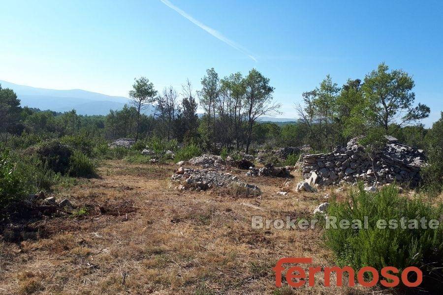 735-40-006-735-40-island-hvar-agricultural-land-with-ruin-for-sale