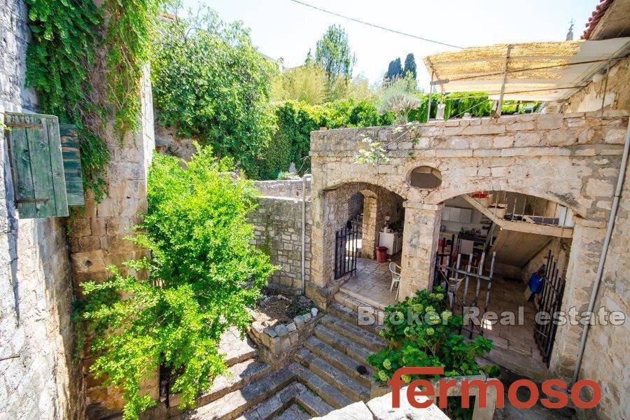 2011-101-08-2011-101-Brac-stone-house-seafront-for-sale