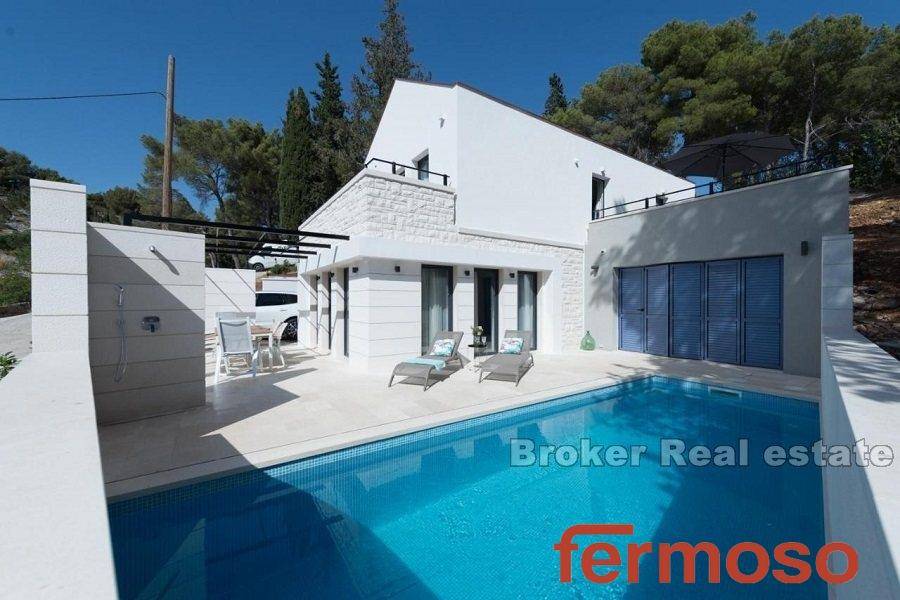 2021-173-002-2021-173-island-brac-villa-with-pool-for-sale