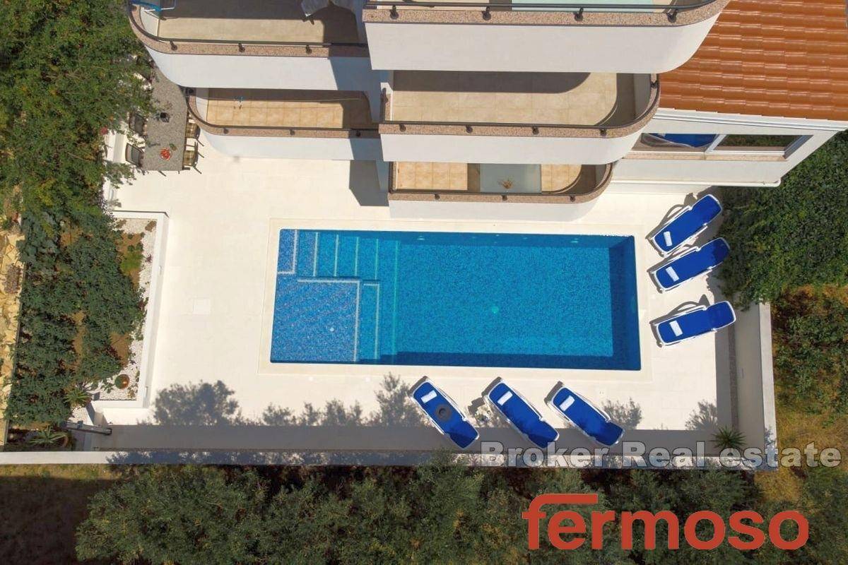 015-2035-158-island-ciovo-three-bedroom-apartment-with-pool-for-sale