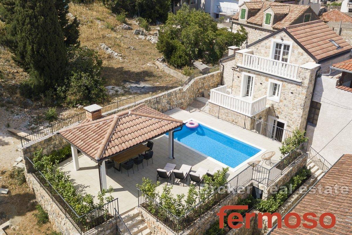 013-2044-13-Vodice-Renovated-house-with-pool-and-a-sea-view-for-sale