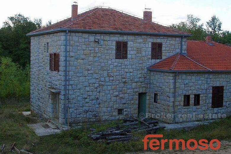 4218-30-04-4218-30-Knin-House-For-Sale