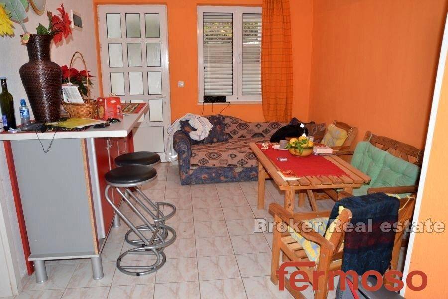 5271-30-005-5271-30-Trogir-apartment-near-sea-for-sale