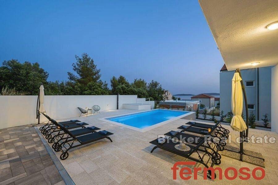 2016-465-0013-2016-465-House-with-pool-and-sea-view-near-Sibenik-for-sale