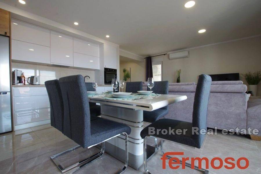 1019-05-004-1019-05-Makarska-three-bedroom-apartment-with-a-sea-view