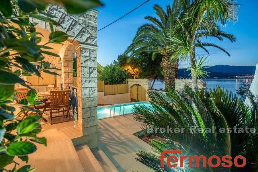 2018-216-012-2018-216-Trogir-house-first-row-to-the-sea-for-sale