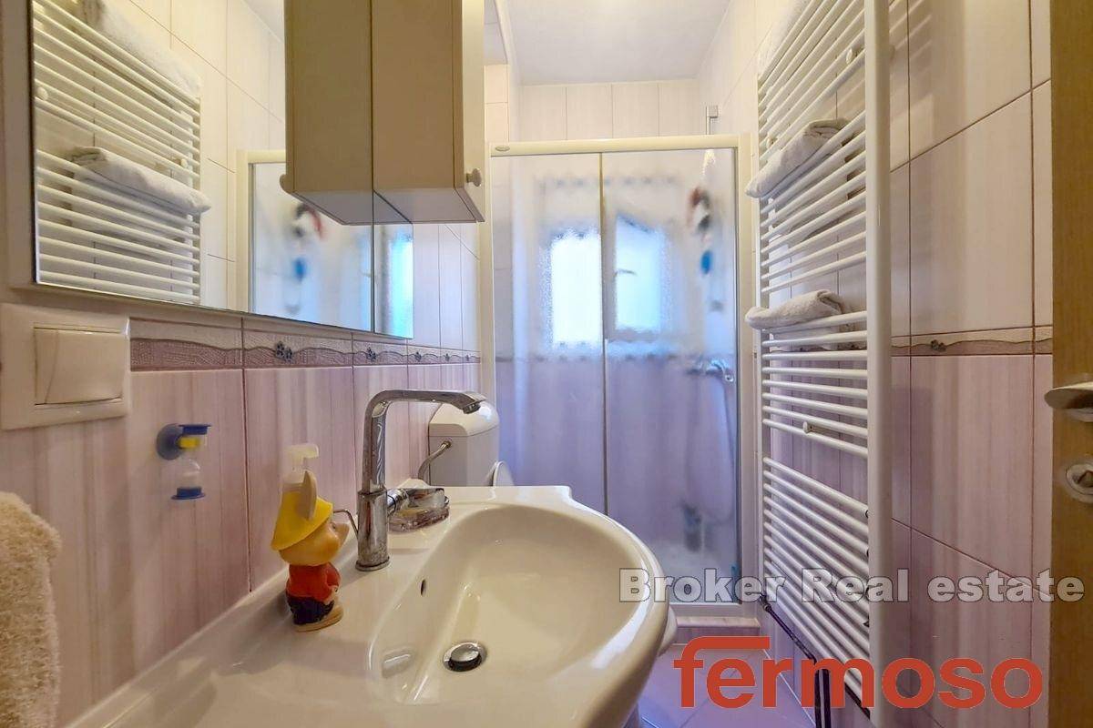 009-2035-159-island-ciovo-spacious-three-bedroom-apartment-for-sale