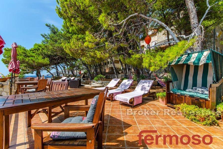 2011-21-02-2011-21-Hvar-house-swimming-pool-seafront-for-sale