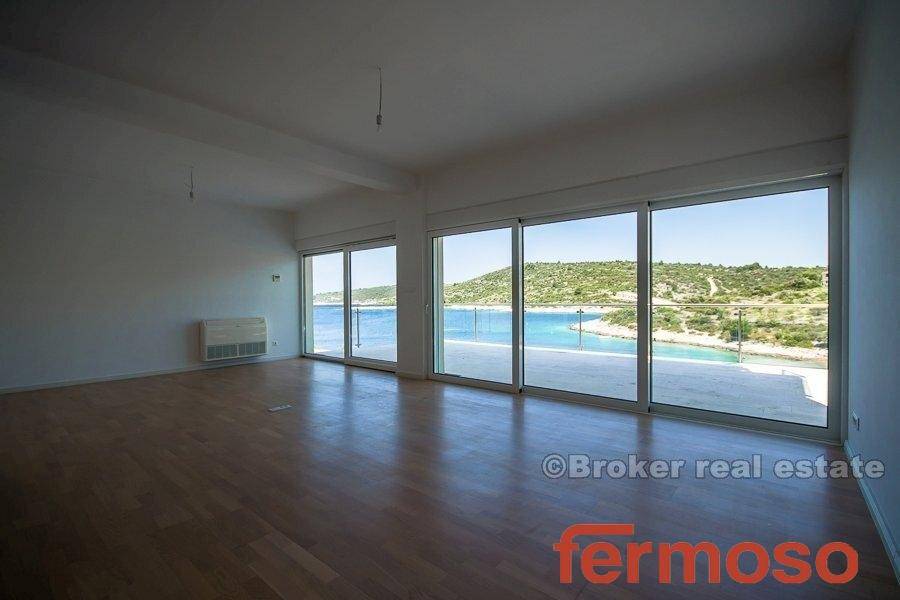 2013-146-14-4871-30b-Rogoznica-villa-seafront-for-sale