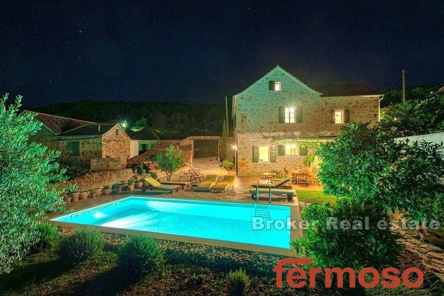 2038-31-014-2038-31-island-hvar-Mediterranean-villa-with-pool-for-sale