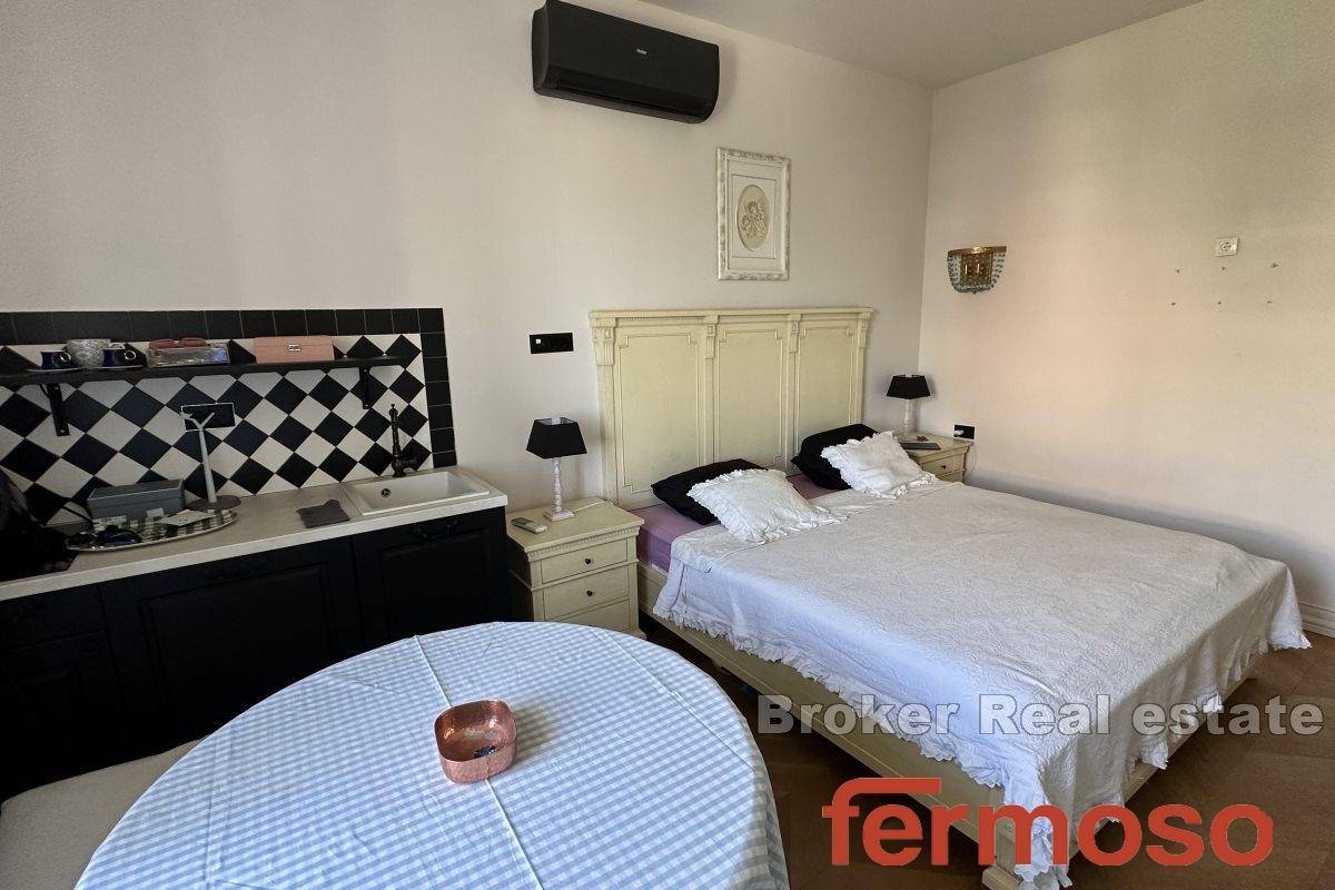 010-2045-02-Split-Bacvice-Exclusive-four-bedroom-apartment-for-sale