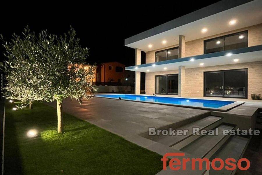 2043-49-006-2043-49-Vir-Modern-villa-with-pool