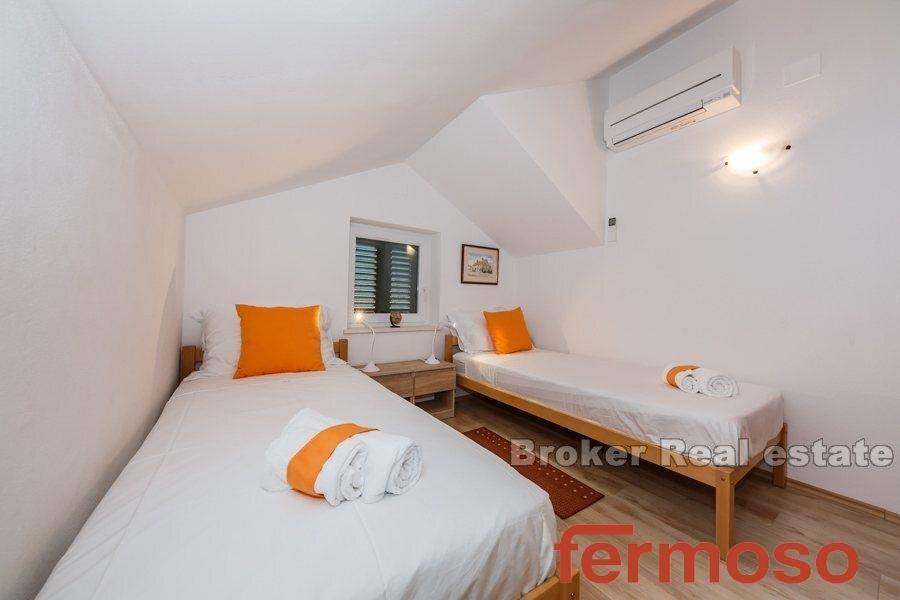 2011-50-010-2011-50-Brac-villa-seafront-for-sale