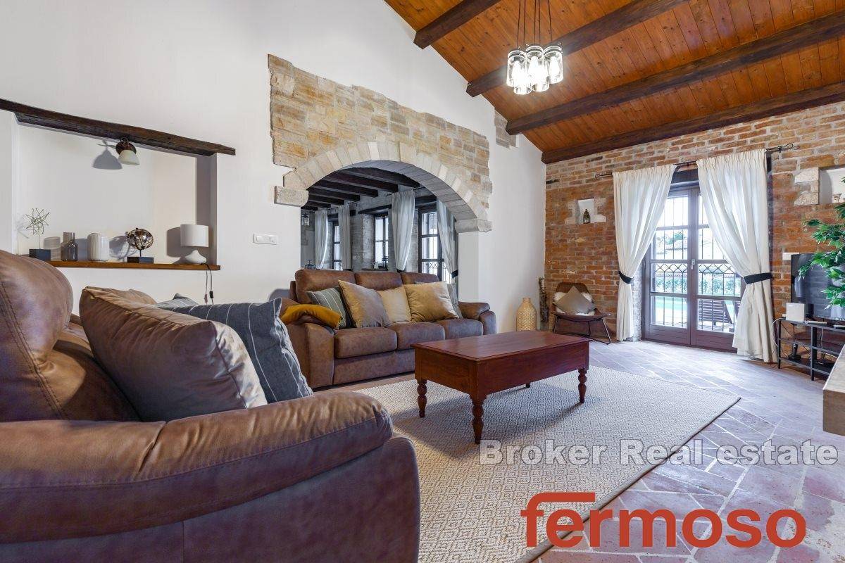 005-1024-07-Pazin-Indigenous-stone-house-with-swimming-pool-for-sale