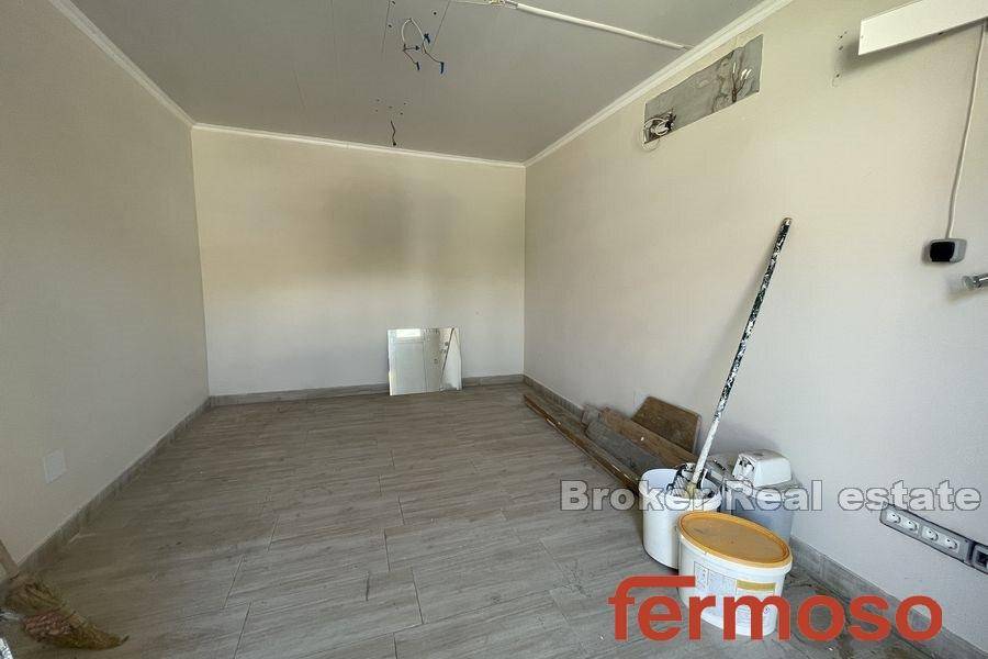 2030-52-009-2030-52-Split-area-bussines-space-for-rent