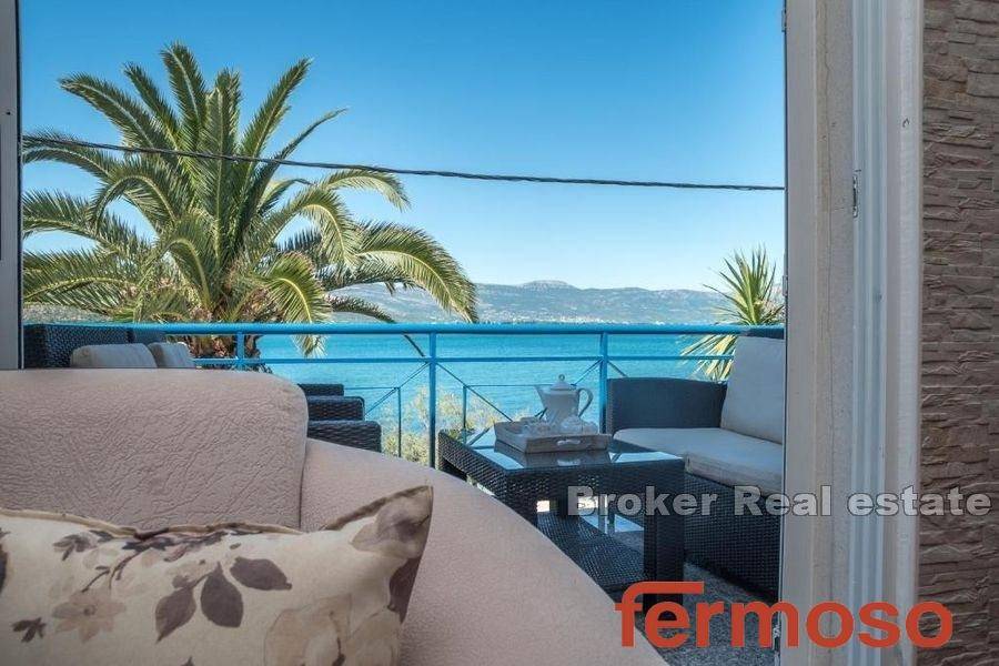 2018-216-010-2018-216-Trogir-house-first-row-to-the-sea-for-sale