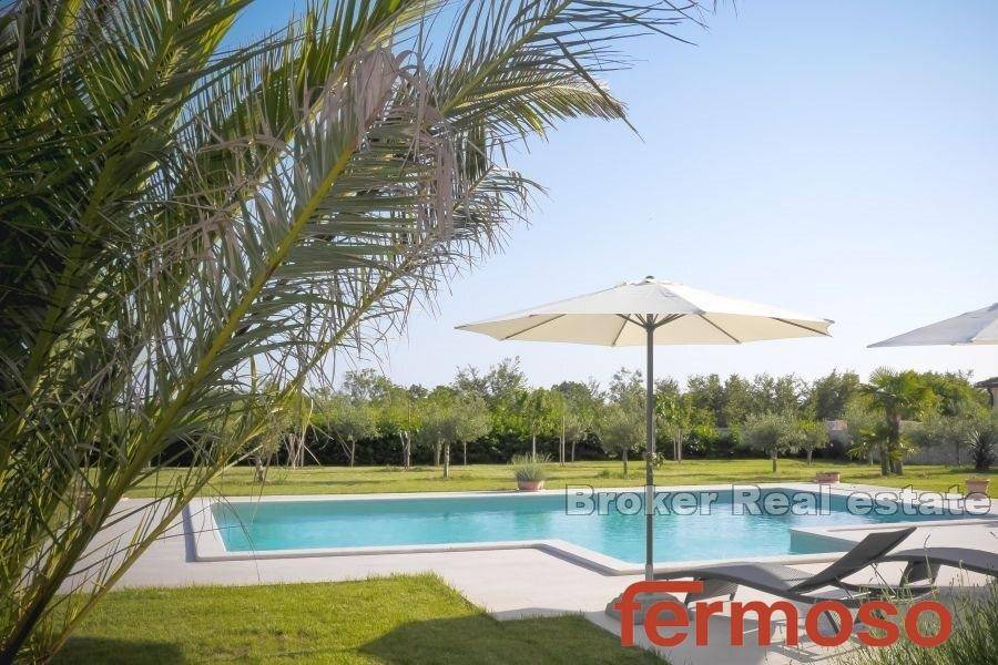 5275-30-015-5275-30-Pula-Modern-villa-with-pool-for-sale