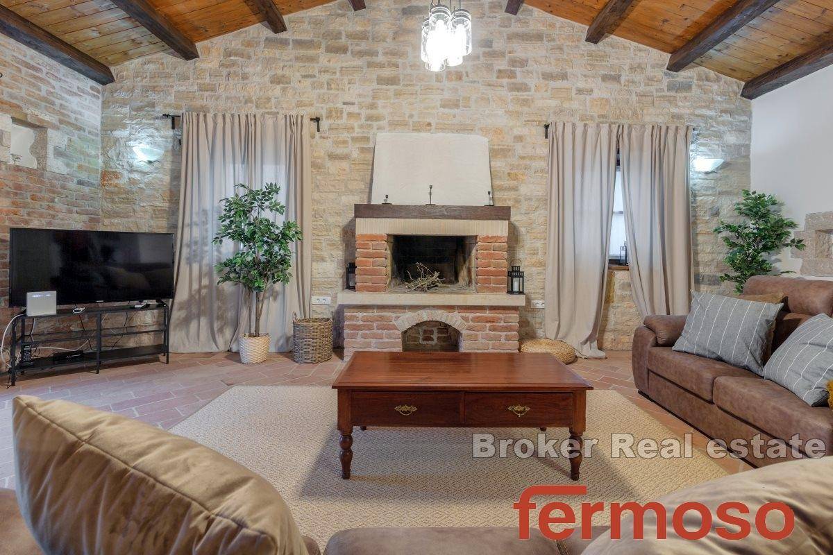 004-1024-07-Pazin-Indigenous-stone-house-with-swimming-pool-for-sale