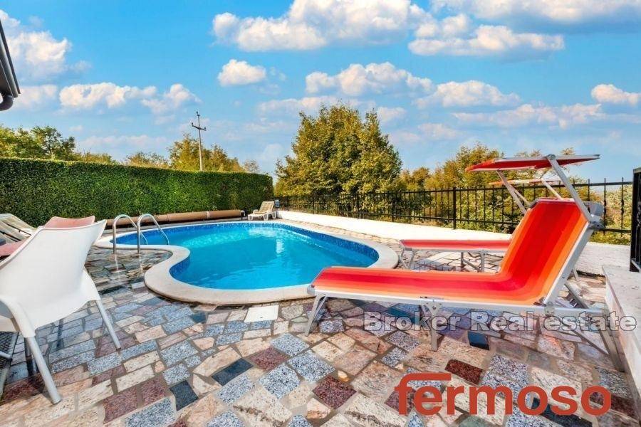 1014-27-007-1014-27-Porec-family-house-with-swimming-pool