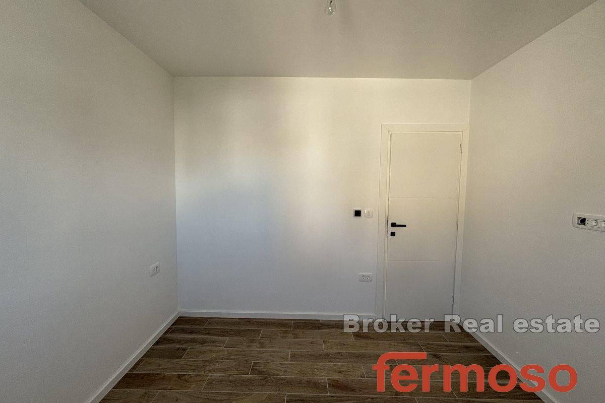 008-2035-157-Trogir-Modern-two-bedroom-apartment-for-sale