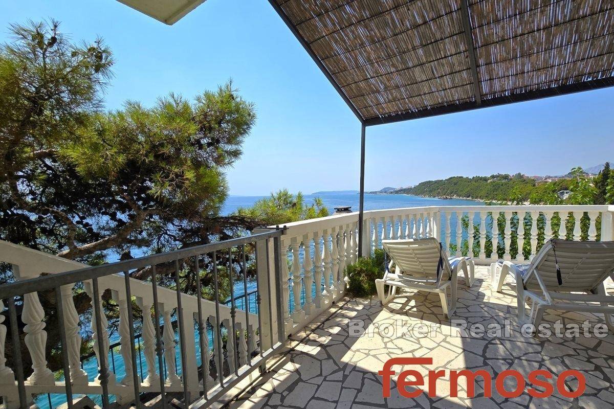 002-2029-79-Split-area-Semi-detached-house-first-row-to-the-sea-for-sale