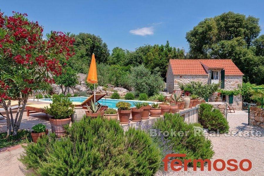 2038-31-003-2038-31-island-hvar-Mediterranean-villa-with-pool-for-sale