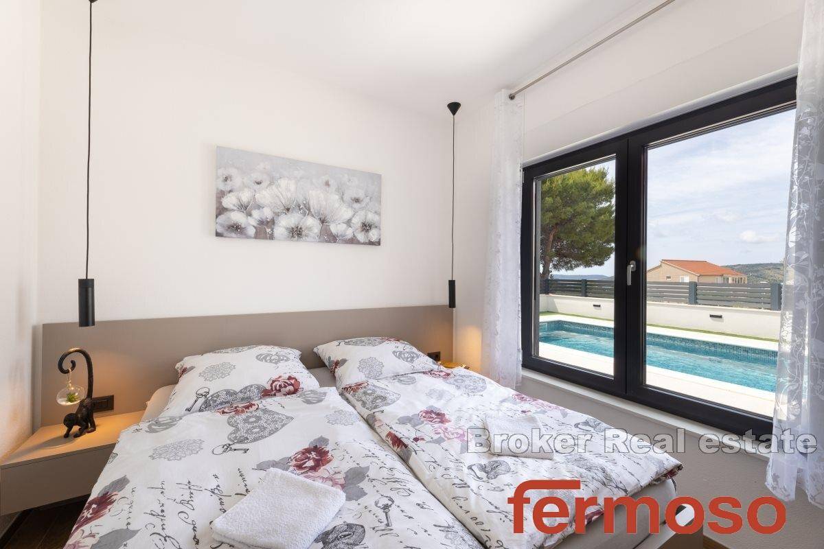 010-2047-17-Trogir-Luxurious-villa-with-three-residental-units-for-sale