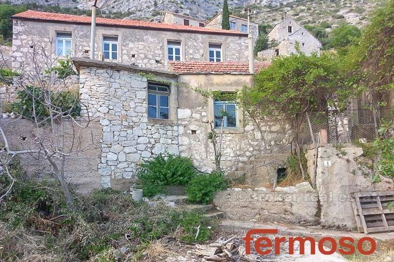 2016-42-06-2016-42-Hvar-land-sea-view