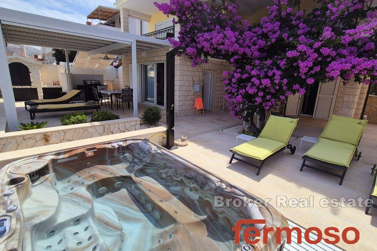 012-2047-08-Trogir-House-in-the-first-row-to-the-sea-for-sale