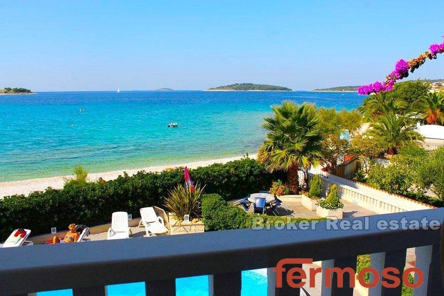 2021-62-016-2021-62-rogoznica-villa-first-row-to-the-sea-for-sale