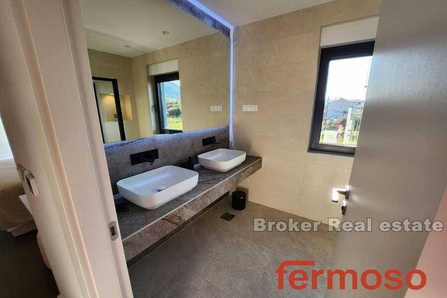 2021-301-010-2021-301-Kastela-modern-villa-with-pool-for-sale