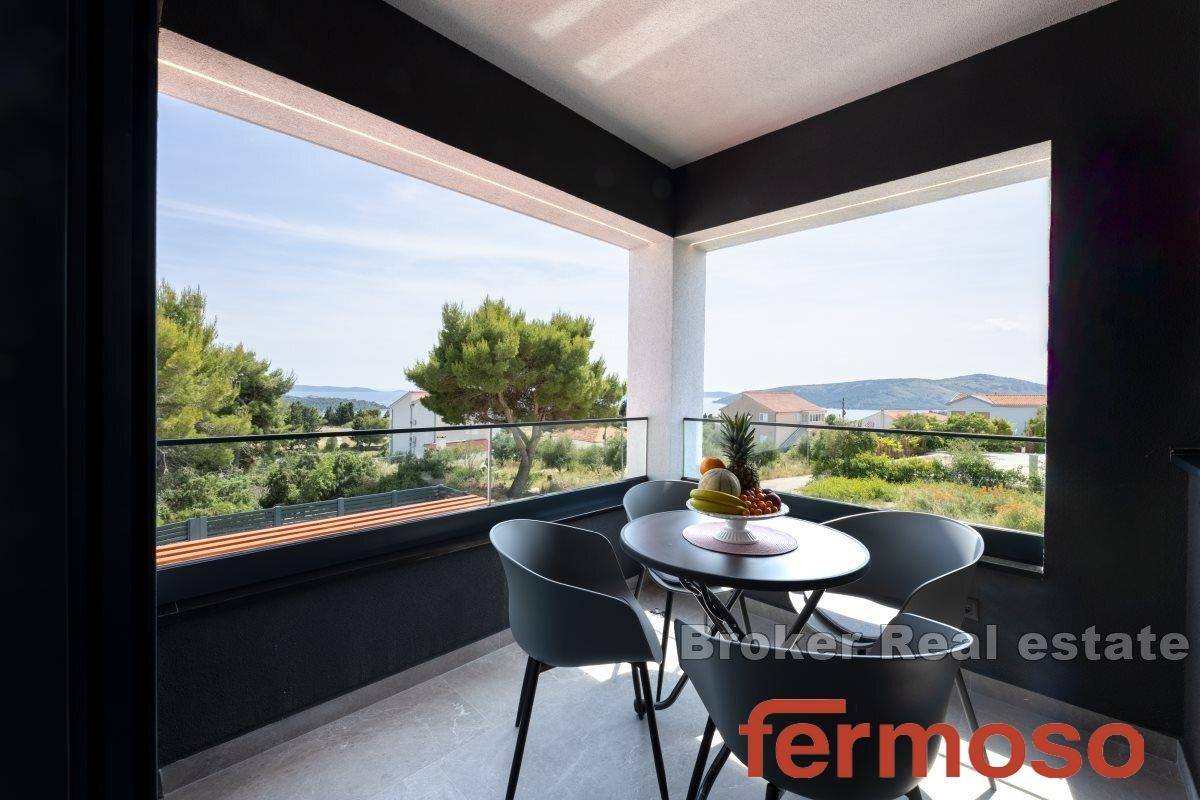 017-2047-17-Trogir-Luxurious-villa-with-three-residental-units-for-sale