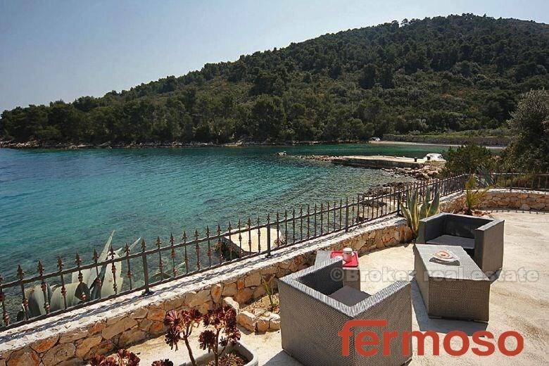 4575-30-13-4575-30-Hvar-stone-house-for-sale-by-the-sea