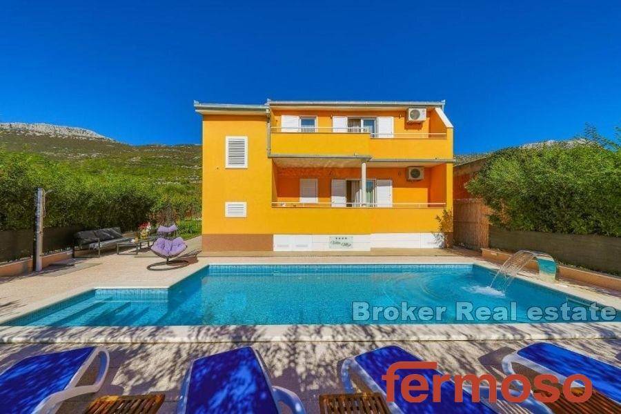 2036-84-002-2036-84-Kastela-villa-with-pool-for-sale