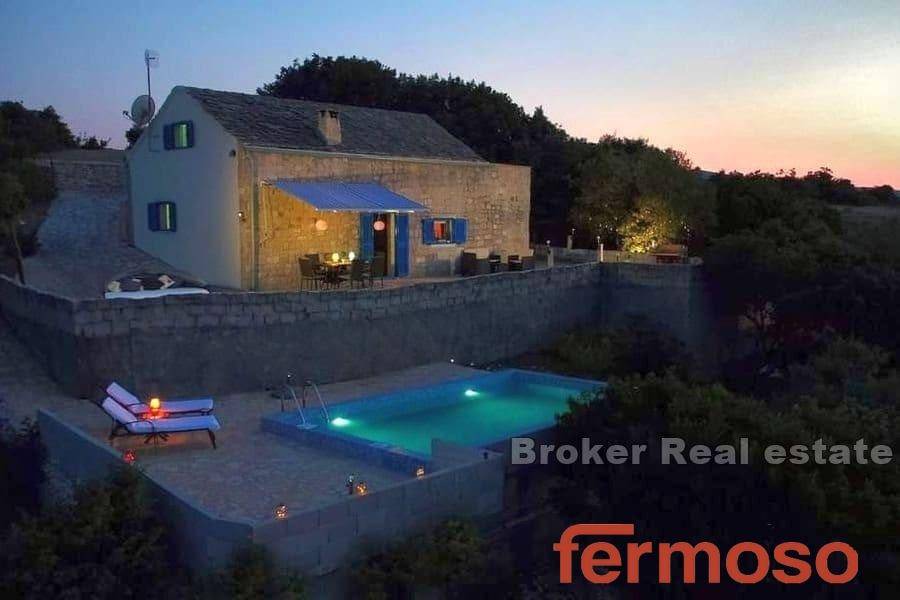 2039-07-010-2039-07-island-of-Brac-stone-house-with-pool-for-sale