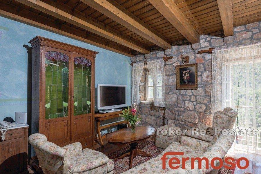 2038-08-007-2038-08-peljesac-autochthonous-stone-villa-for-sale