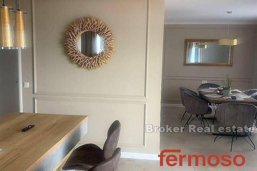 1019-04-004-1019-04-Makarska-Luxuriously-decorated-three-bedroom-apartment-with-a-sea-view