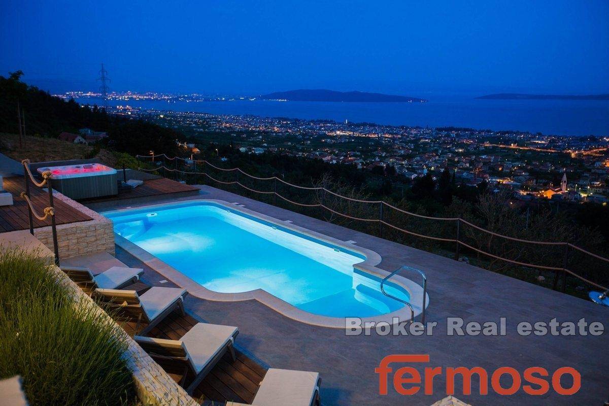 018-2031-133-kastela-luxury-villa-with-panoramic-sea-view-for-sale