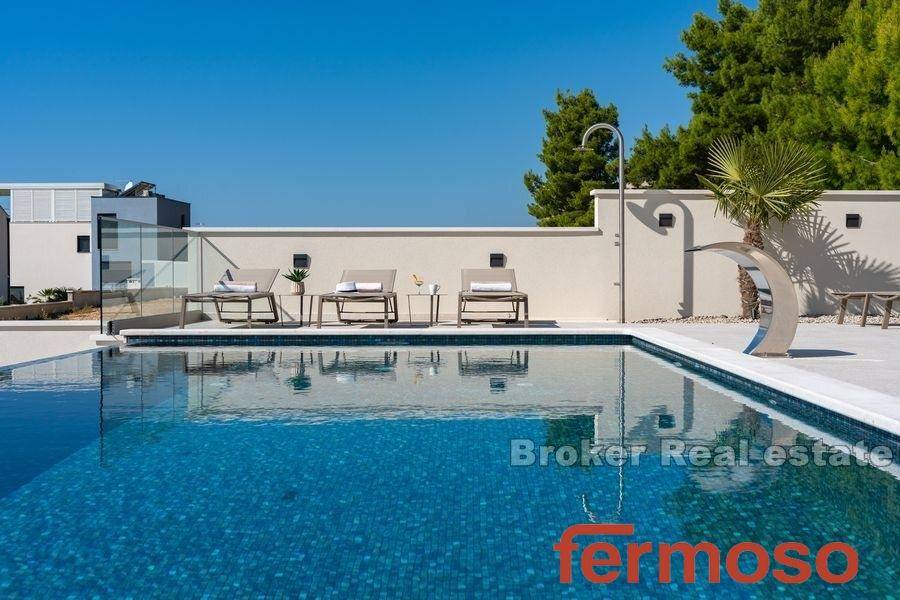 2022-370-008-2022-370-near-split-villa-with-sea-view-for-sale