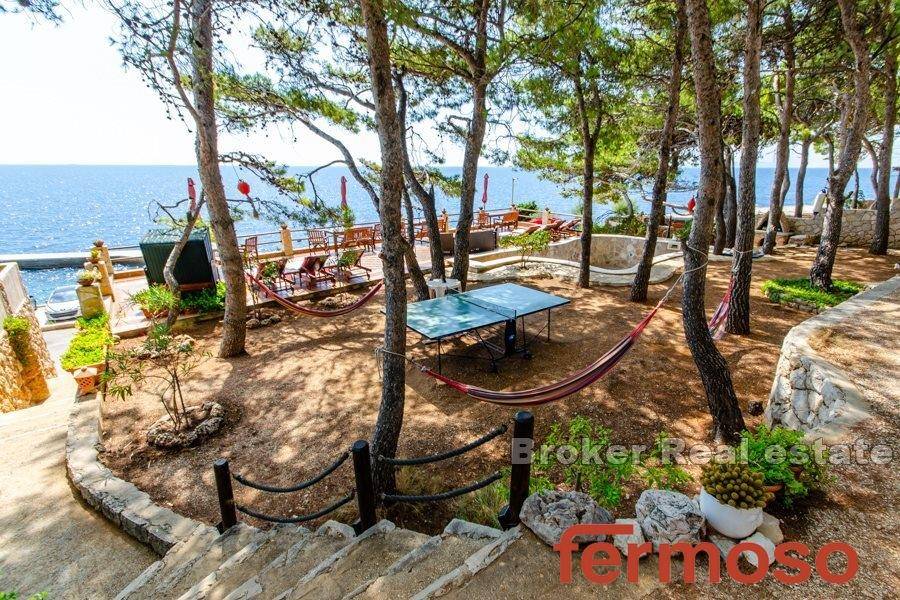 2011-21-11-2011-21-Hvar-house-swimming-pool-seafront-for-sale