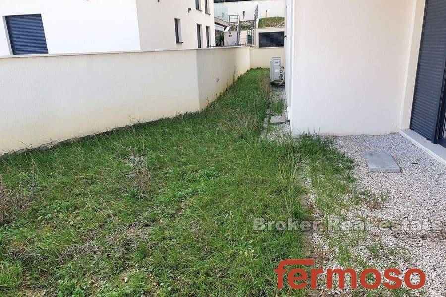 2018-149-012-2018-149-split-center-luxury-three-bedroom-apartment-for-sale