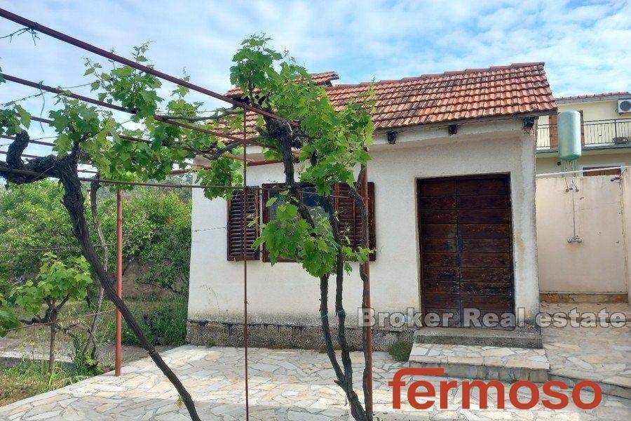 2031-83-013-2031-83-trogir-house-with-large-garden-for-sale