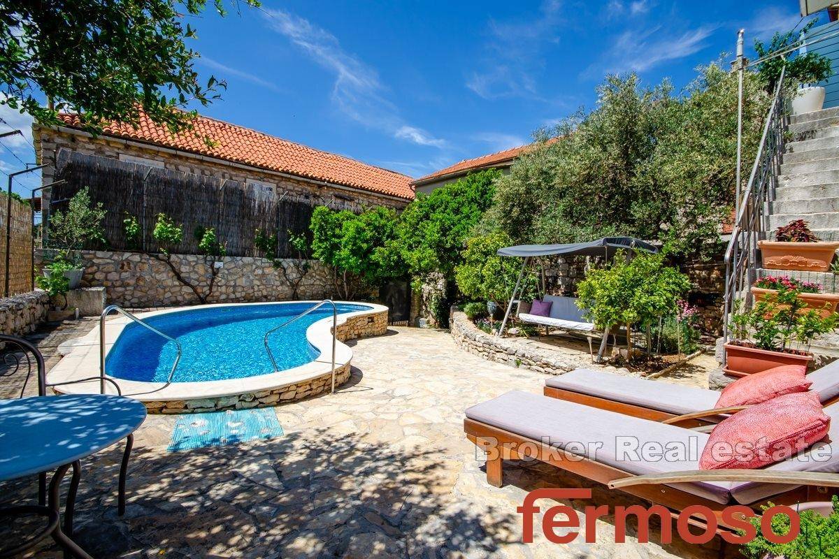 07-2013-182-Brac-stone-villa-swimming-pool-for-sale-1