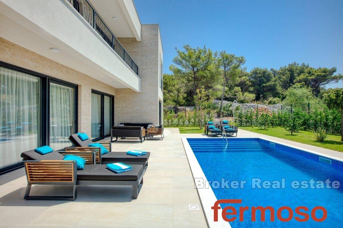 002-2043-75-sibenik-villa-with-pool-for-sale