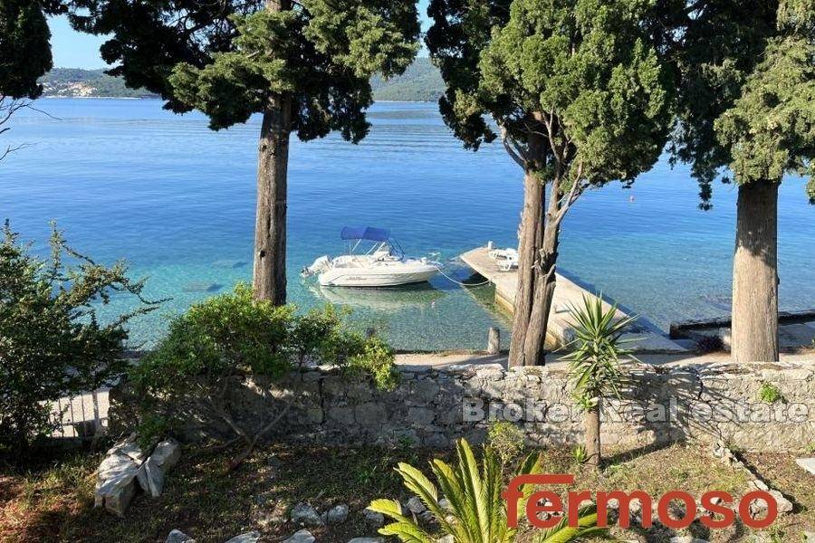 2016-581-002-2016-581-peljesac-spacious-property-first-row-to-the-sea-for-sale