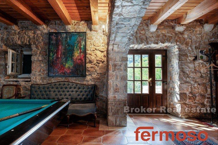 2038-08-008-2038-08-peljesac-autochthonous-stone-villa-for-sale